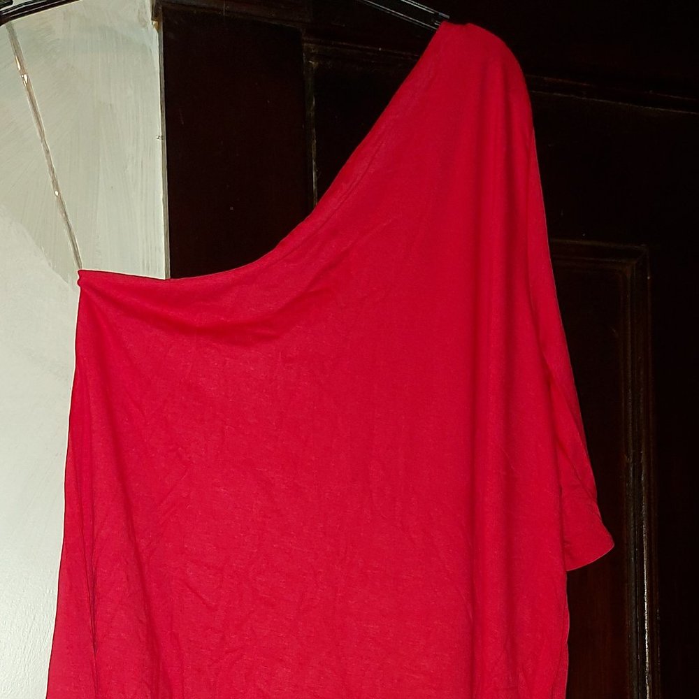 NWOT Cherish One Shoulder Top, size Medium in Coral